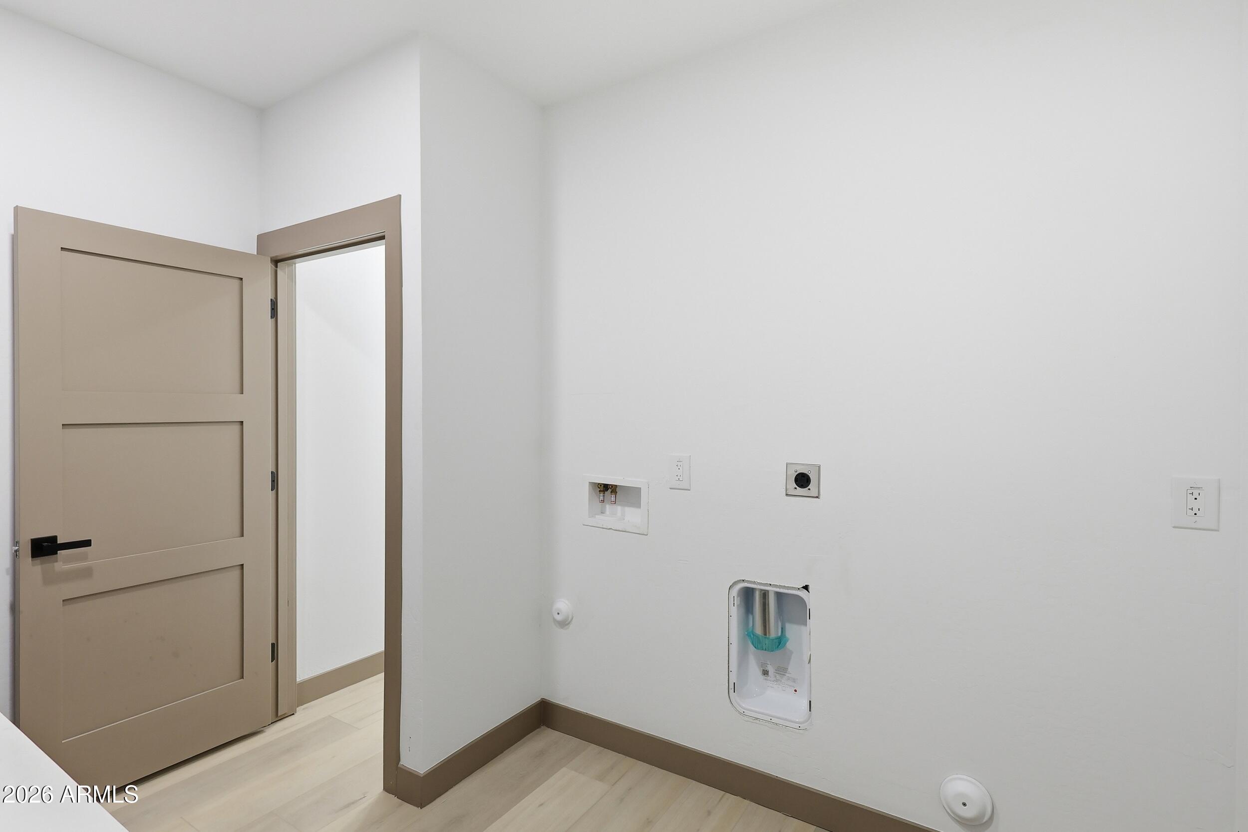 2813 East Trumbull Road, Unit 1 Phoenix, AZ 85040 - Photo 19 of 32 19_img_8562