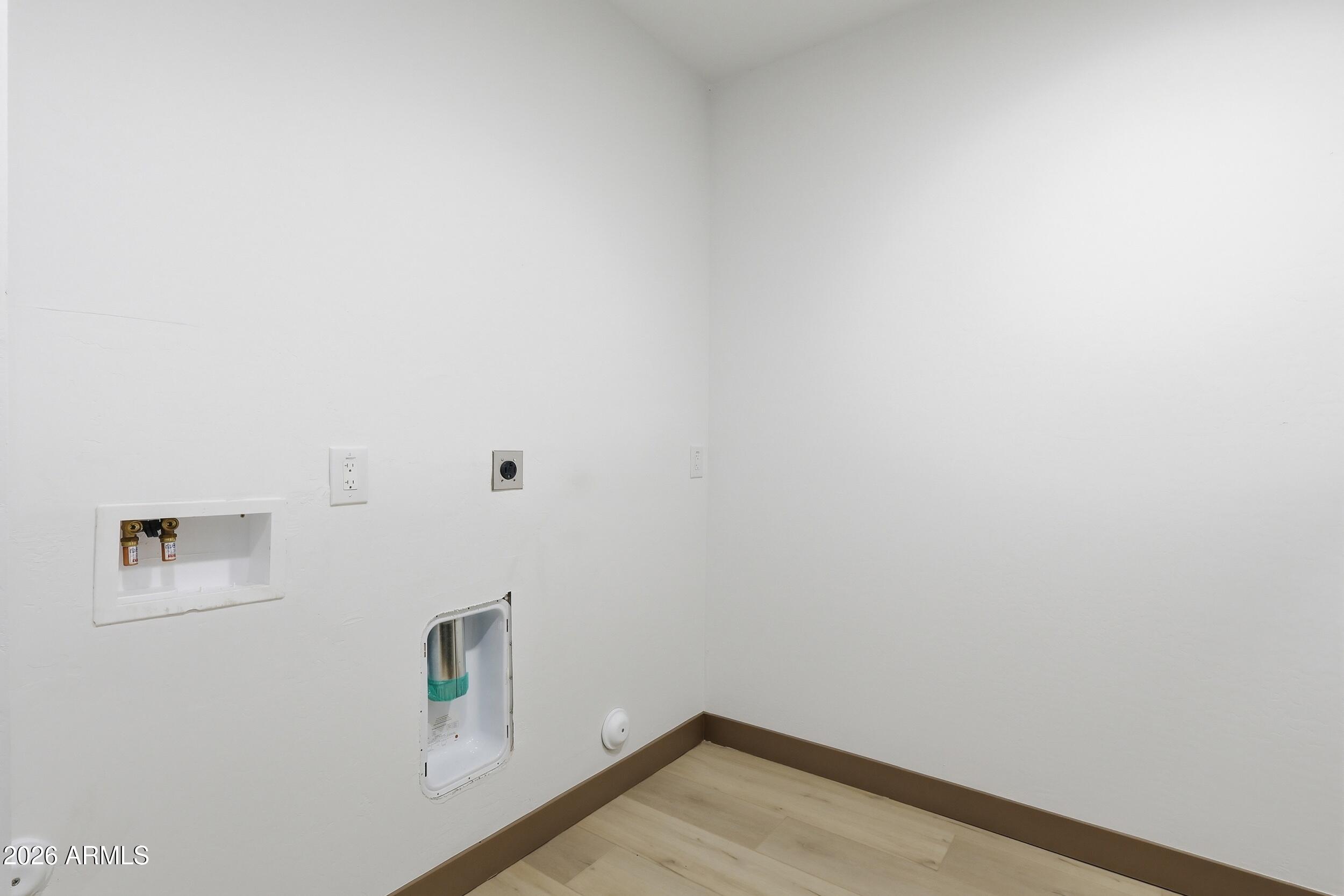 2813 East Trumbull Road, Unit 1 Phoenix, AZ 85040 - Photo 20 of 32 20_img_8565