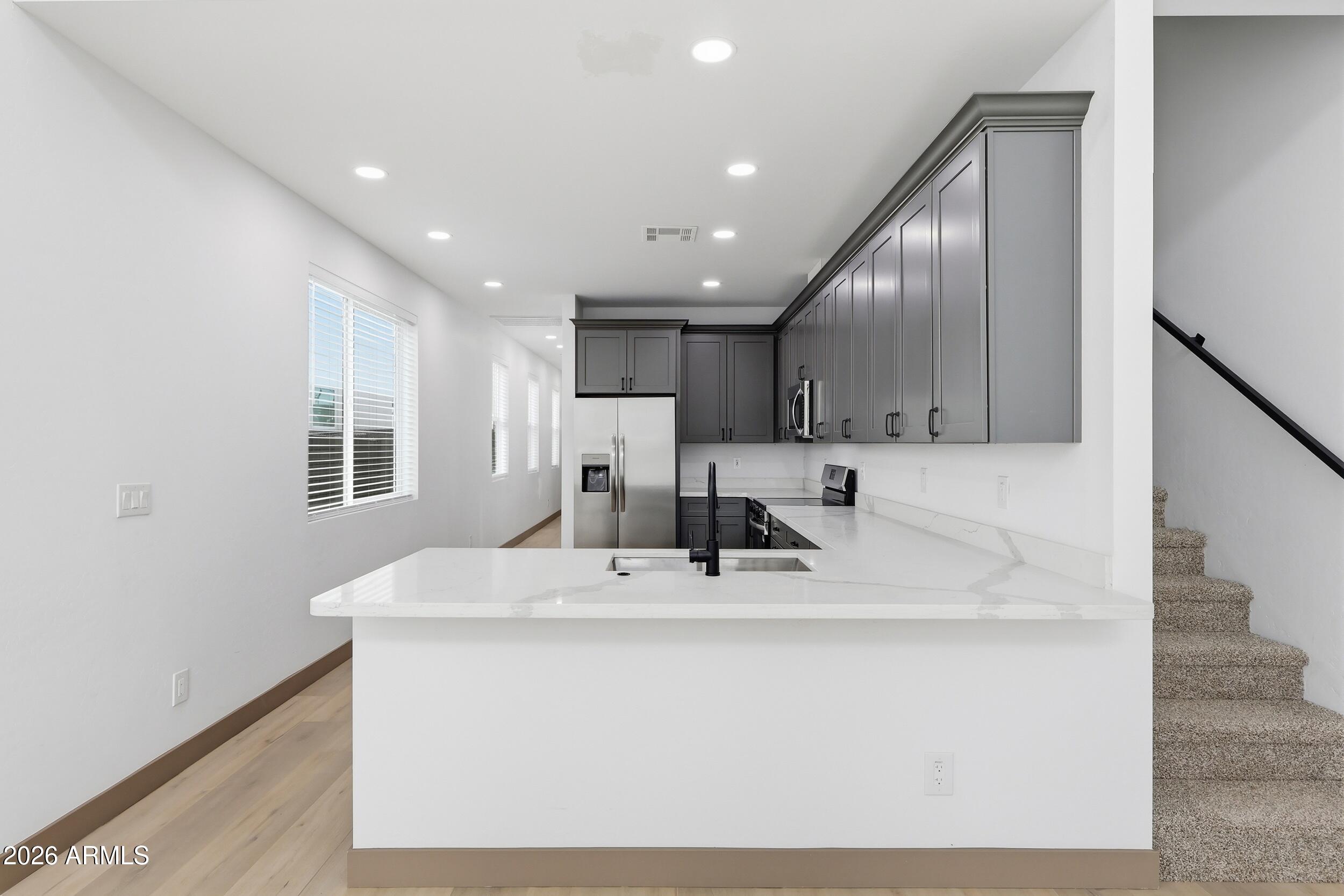 2813 East Trumbull Road, Unit 1 Phoenix, AZ 85040 - Photo 8 of 32 8_img_8520