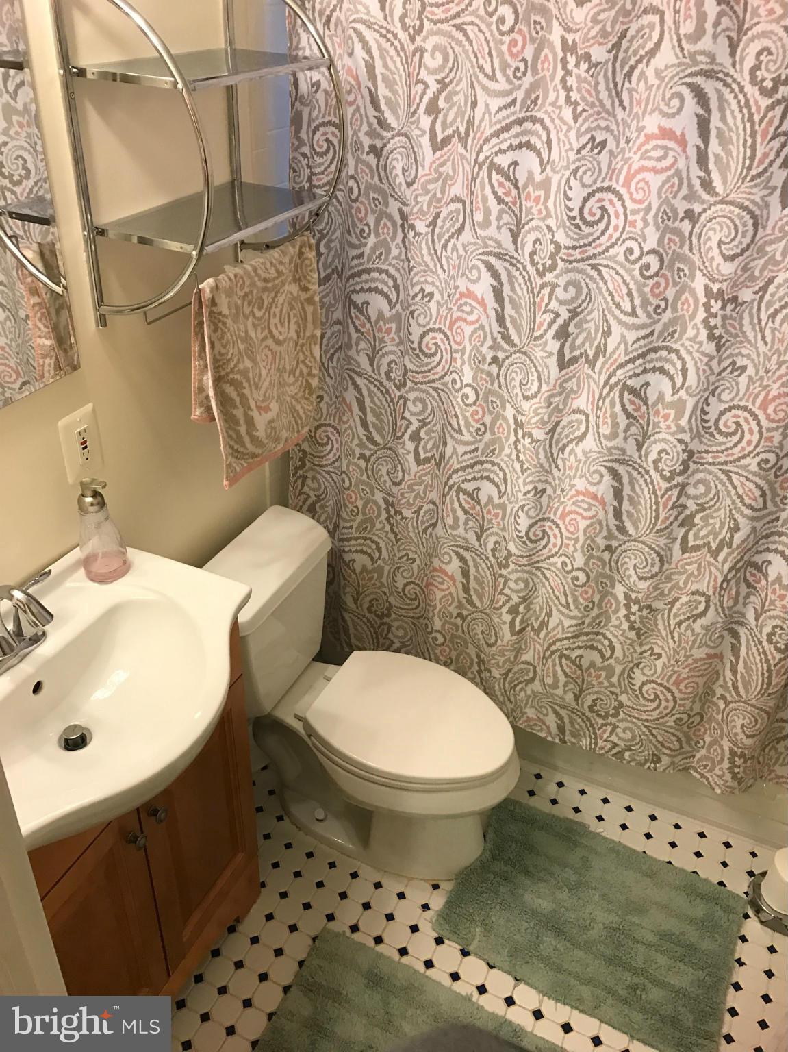 1945 Quentin Road Baltimore, MD 21222 - Photo 12 of 22 Bath
