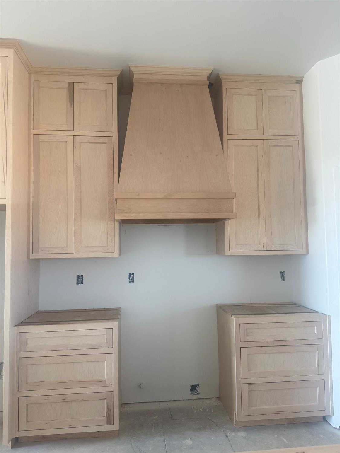 21250 Del Monte Road Madera, CA 93638 - Photo 12 of 17 a kitchen with cabinets appliances and cabinets