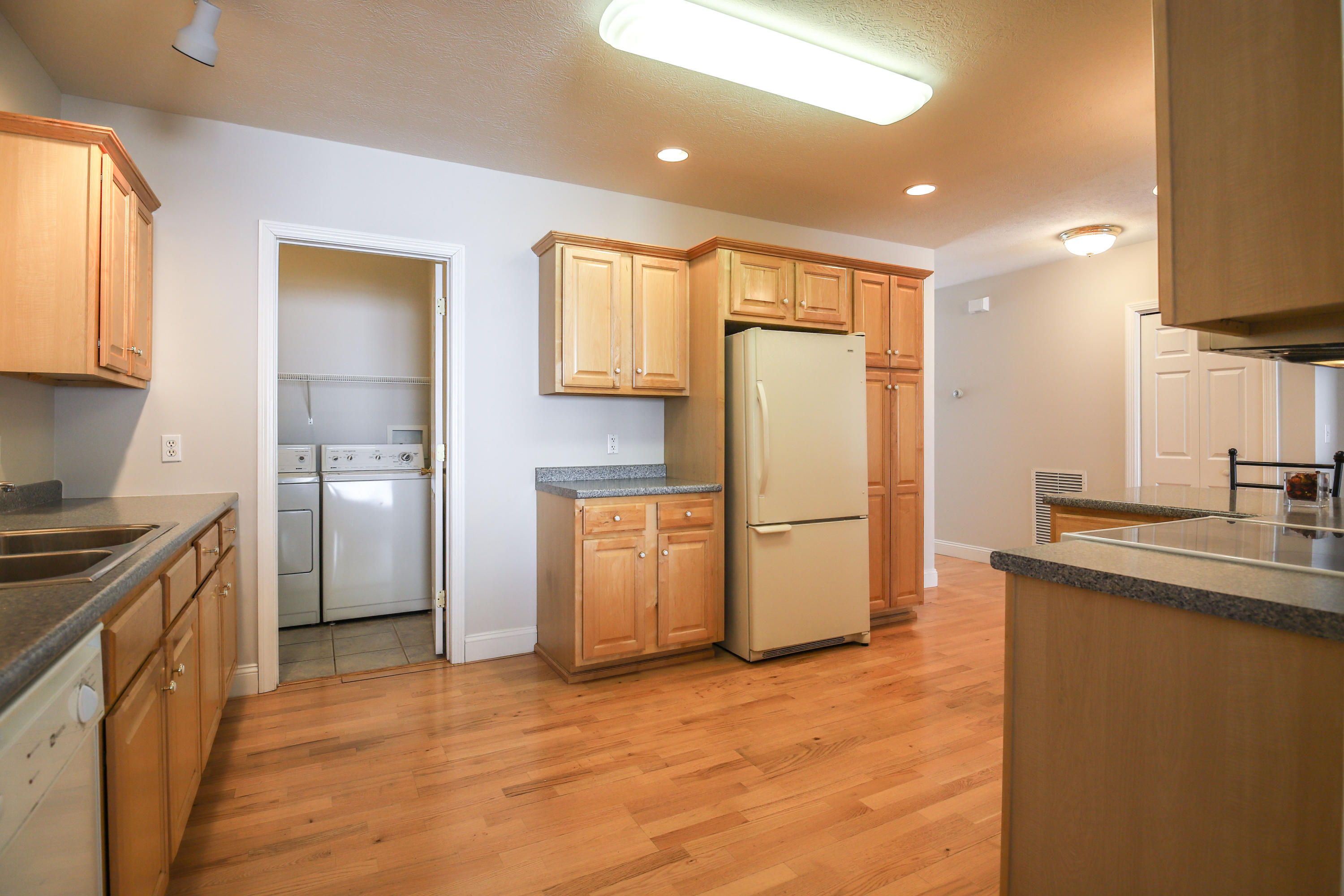 5 Kavanaugh Road, Unit 5 Old Orchard Beach, ME 04064 - Photo 16 of 45 5 Kavanaugh Rd OOB - 16 Kitchen