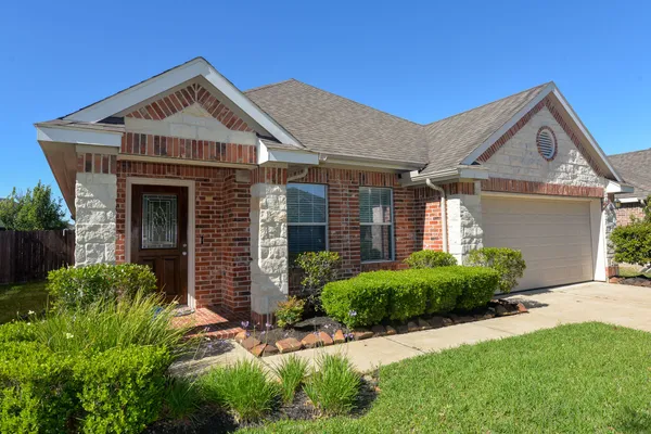 $2,250 | 13607 Manor Crest Lane, Rosharon, TX 77583