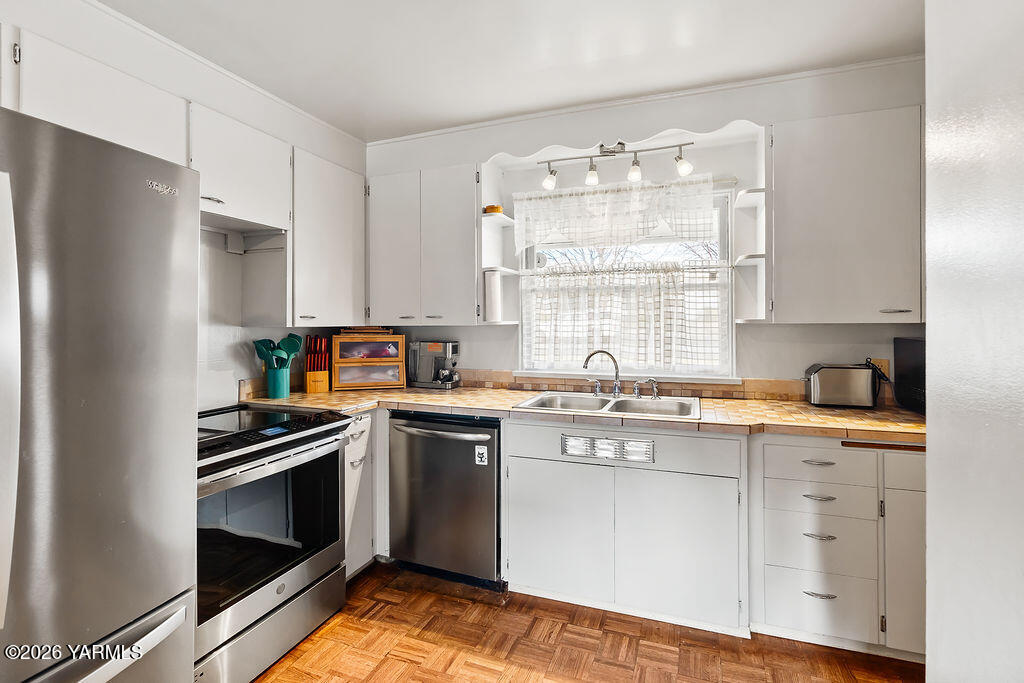 5308 Richey Road Yakima, WA 98908 - Photo 7 of 23 5308RicheyRd-9