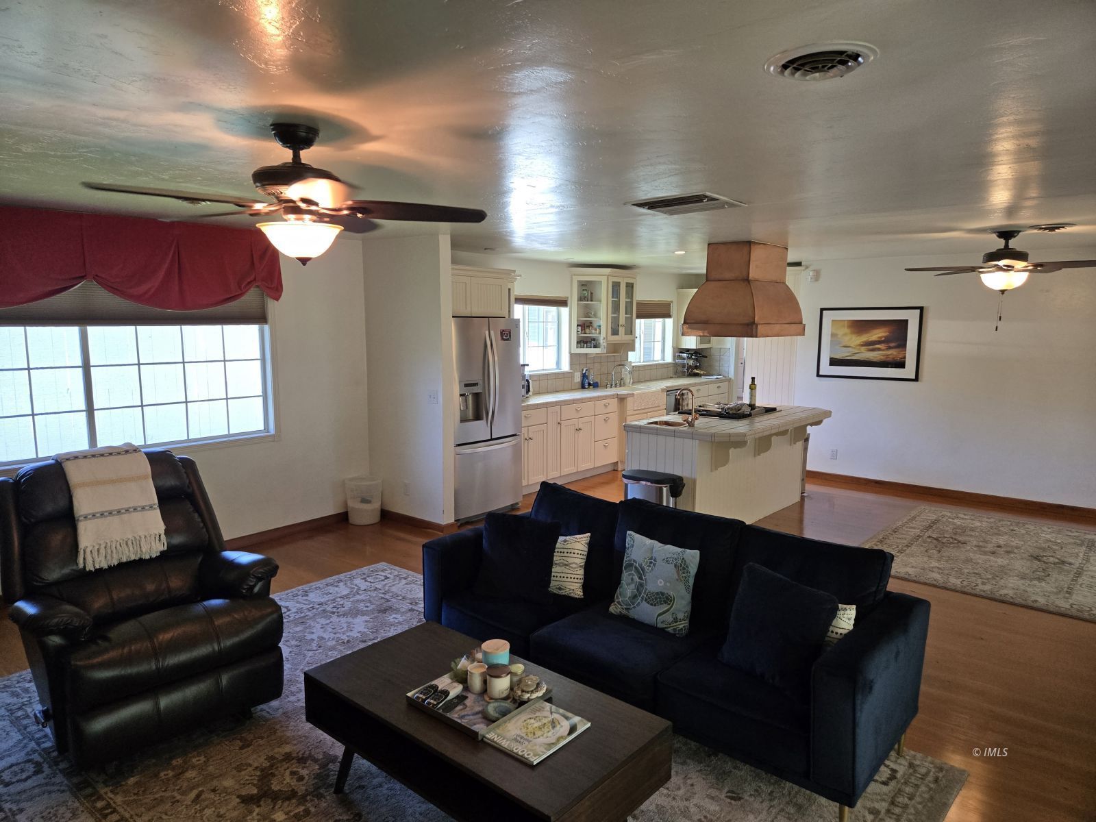 1443 Shelly Creek Road Bishop, CA 93514 - Photo 9 of 19 Living Room