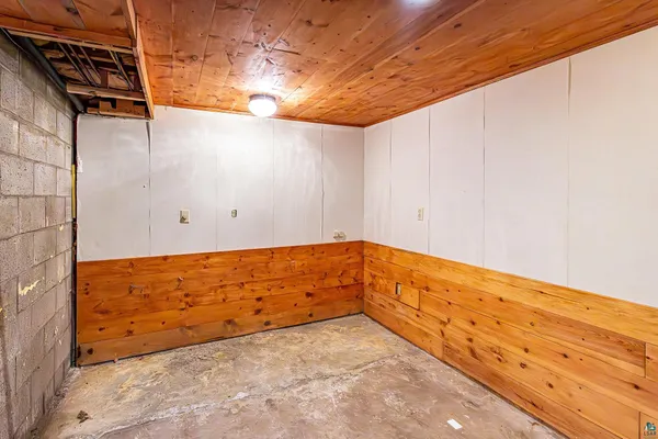 $575,000 | 438 Buckview Road, Ely, MN 55731