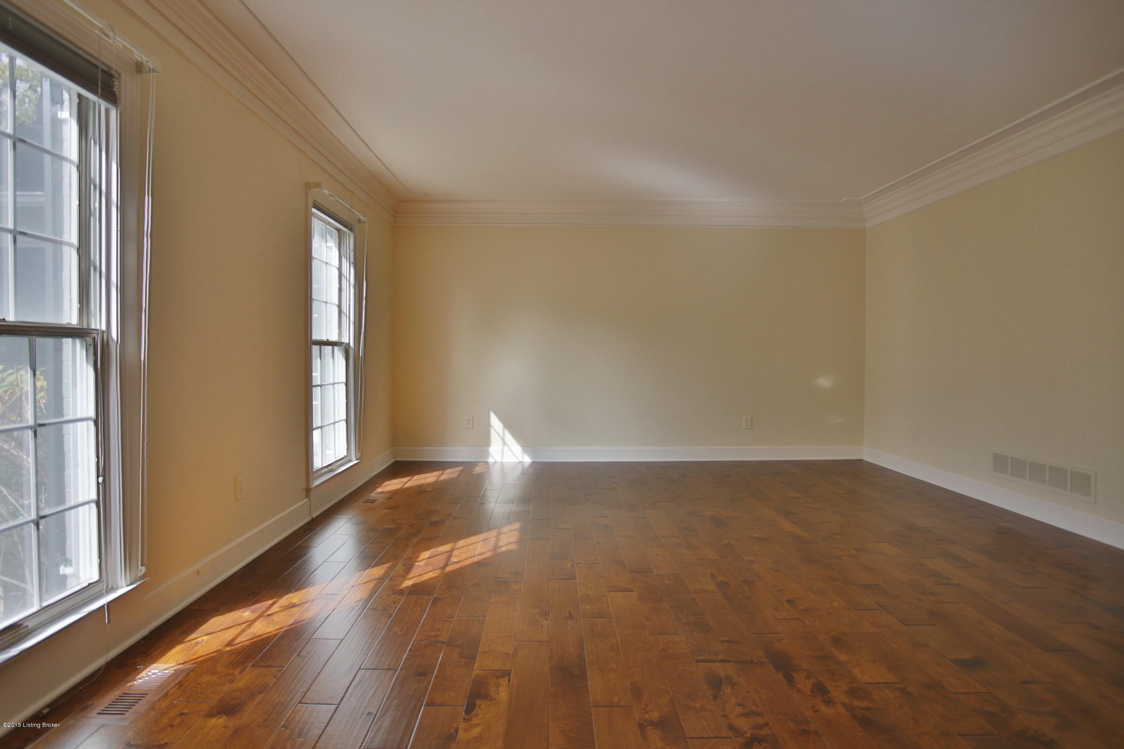 701 Evergreen Road Anchorage, KY 40223 - Photo 8 of 60 View into Living room from entrance hall