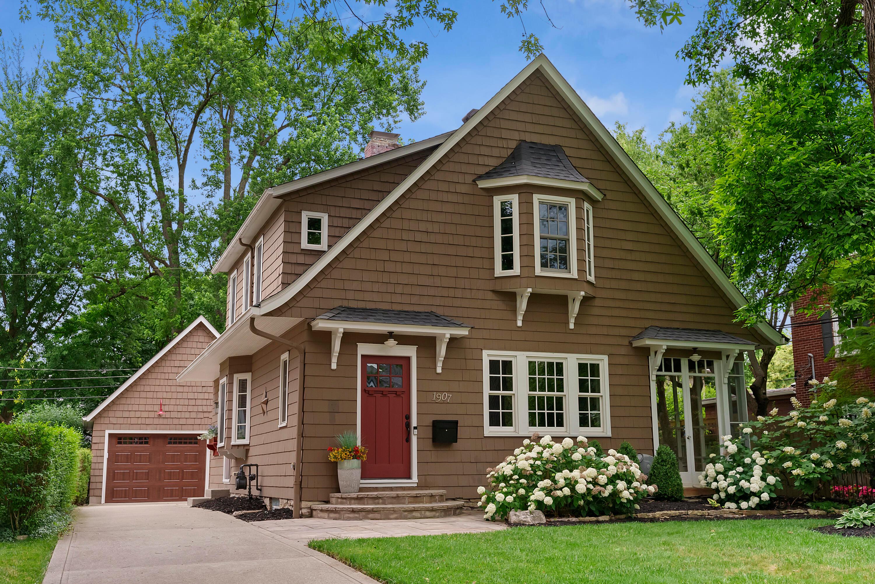 1907 N. Devon