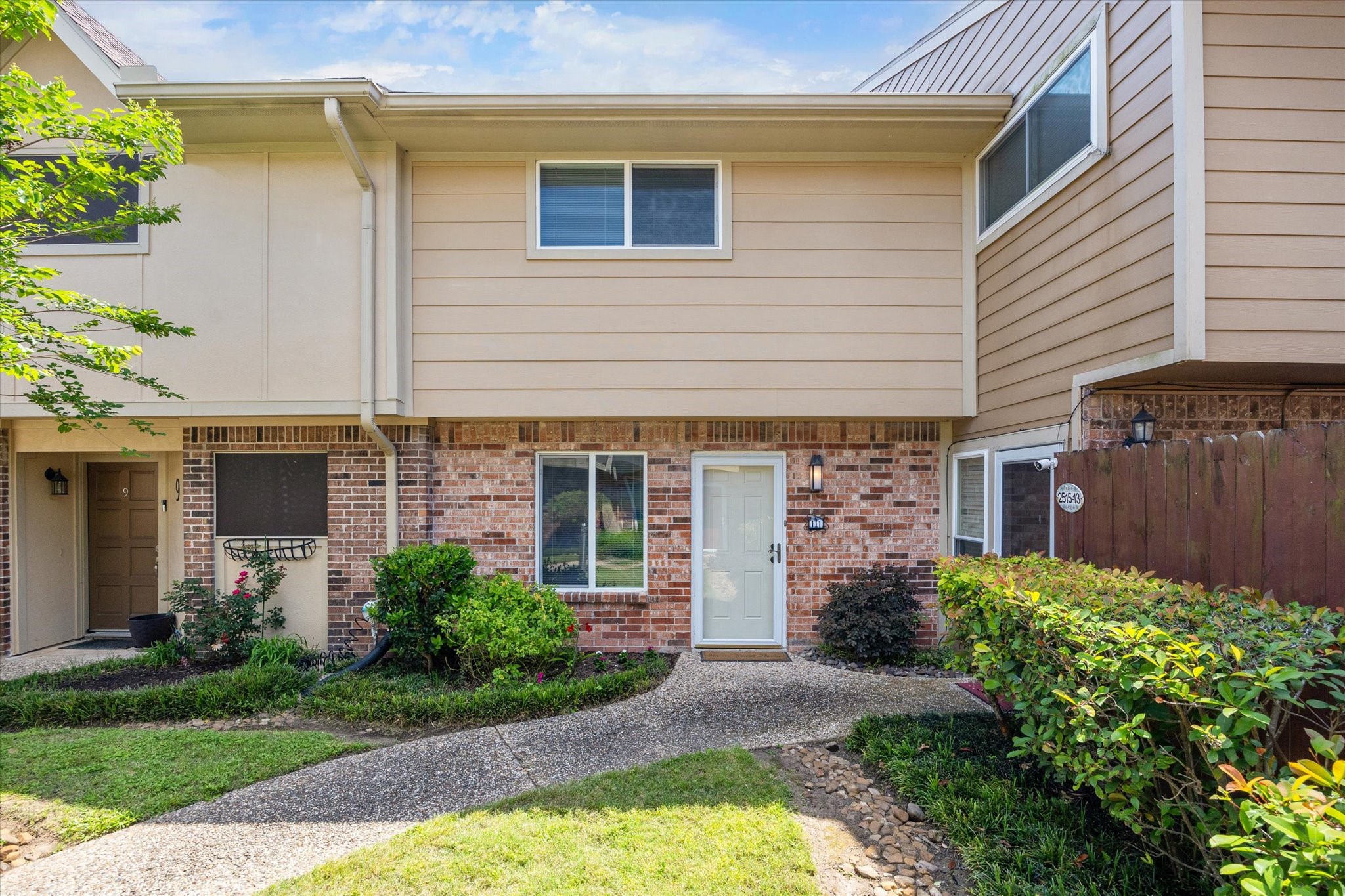 2515 Bering Drive, Unit 11 Houston, TX 77057 - Photo 4 of 26 a front view of a house with garden
