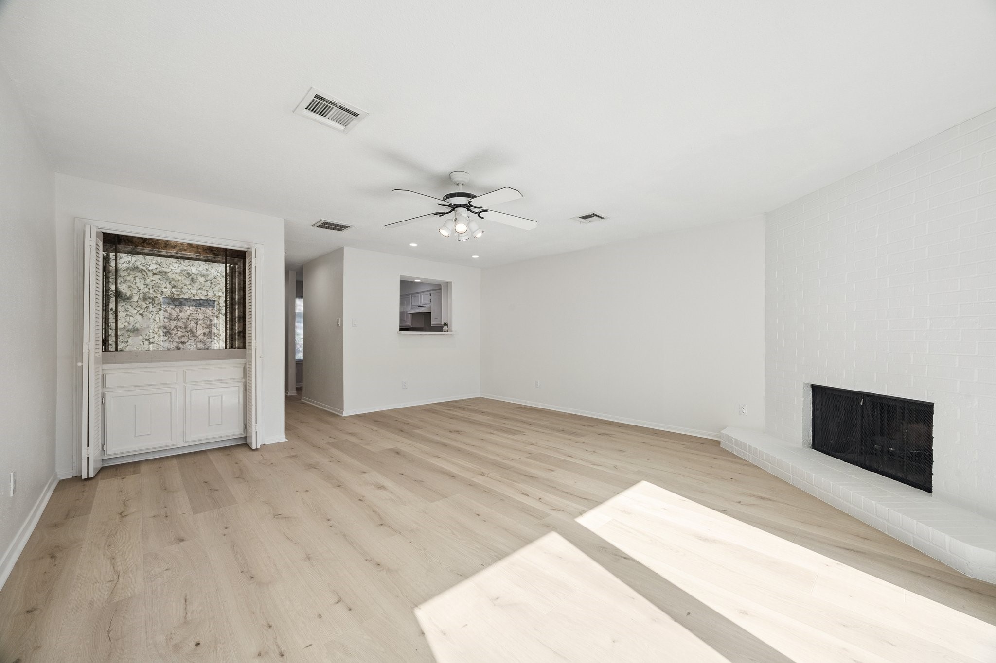 2515 Bering Drive, Unit 11 Houston, TX 77057 - Photo 5 of 26 a view of an empty room and a ceiling fan
