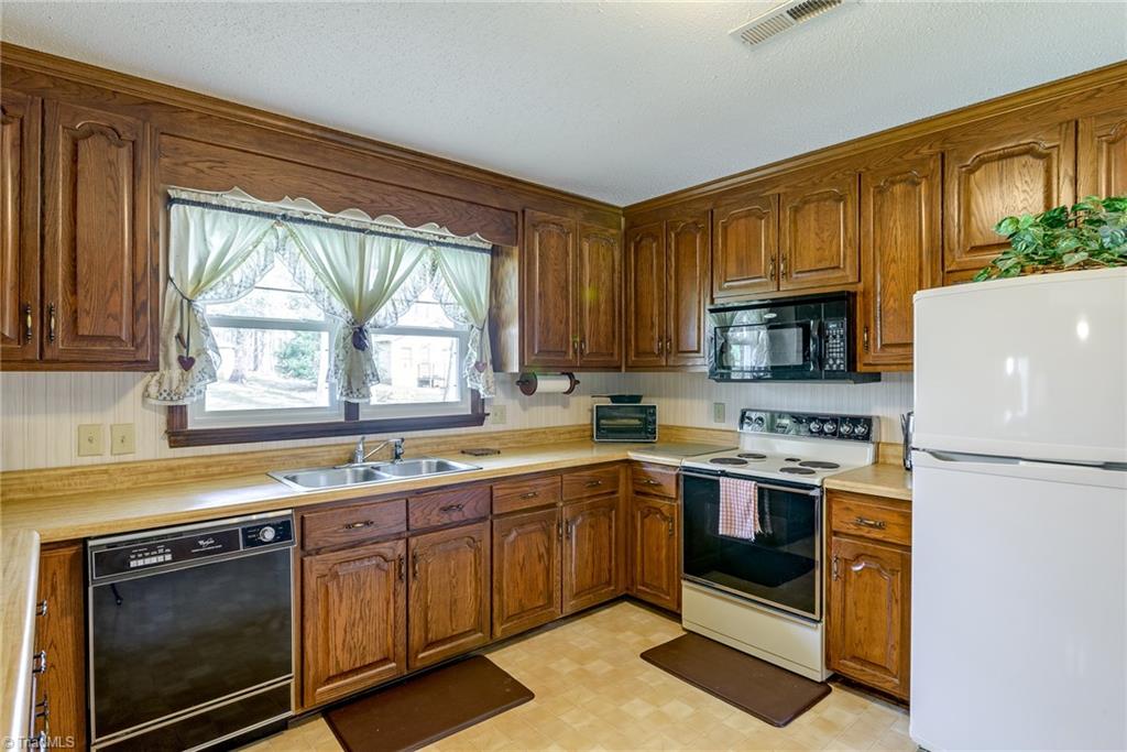 2125 Tobaccoville Road Rural Hall, NC 27045 - Photo 2 of 20