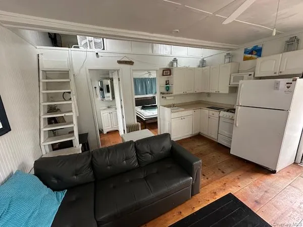 $925,000 | 187 Holly Walk, Ocean Beach, NY 11770