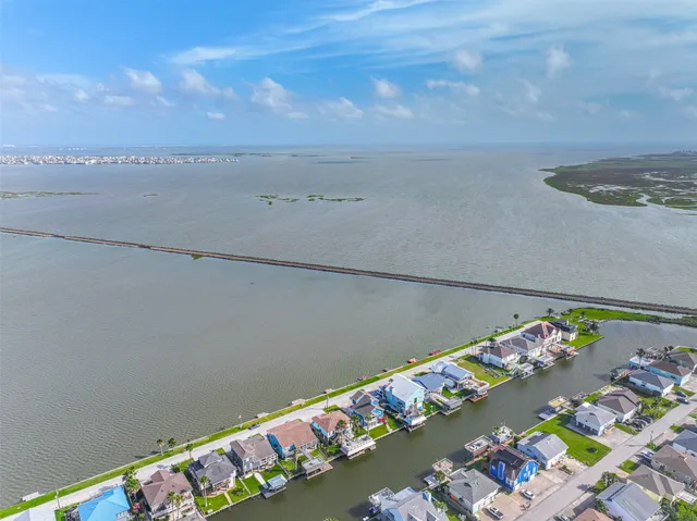 $466,000 | 1309 Blue Heron Drive, Bayou Vista, TX 77563