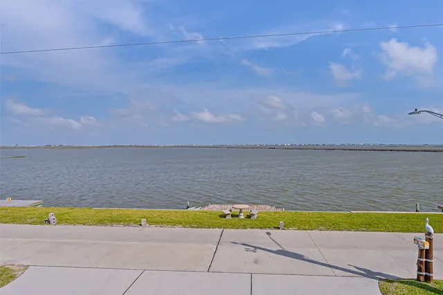 $466,000 | 1309 Blue Heron Drive, Bayou Vista, TX 77563