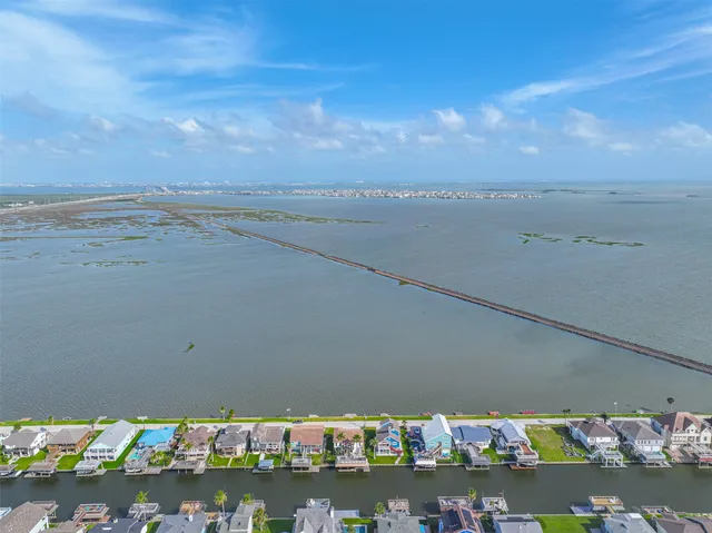 $466,000 | 1309 Blue Heron Drive, Bayou Vista, TX 77563