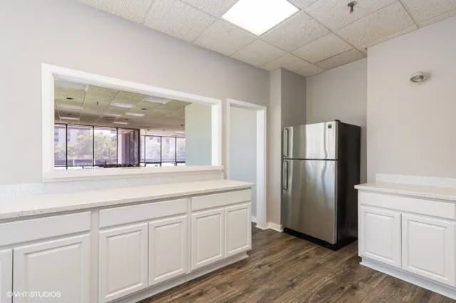 $214,000 | 9731 North Fox Glen Drive, Unit 5C, Niles, IL 60714