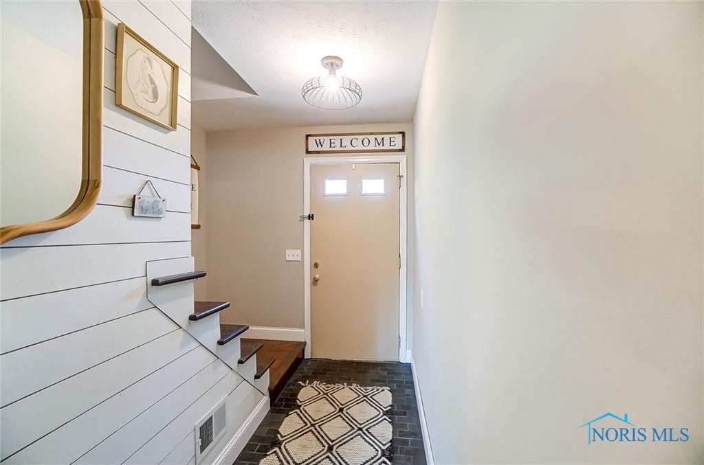 9743 Ramm Road Monclova, OH 43542 - Photo 3 of 48 Gallery Image 3