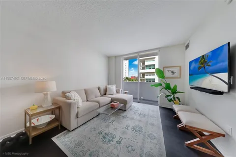 $379,000 | 115 Southwest 11th Street, Unit 505, Miami, FL 33130
