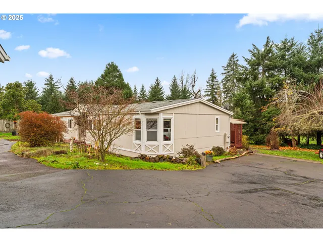 a view of an outdoor space