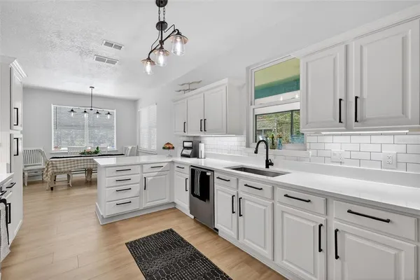 $1,295,000 | 250 North Walker Street, Oakland, FL 34760