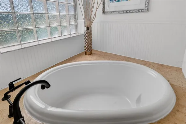 $1,295,000 | 250 North Walker Street, Oakland, FL 34760