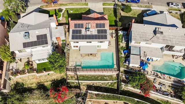 a view of a dry yard