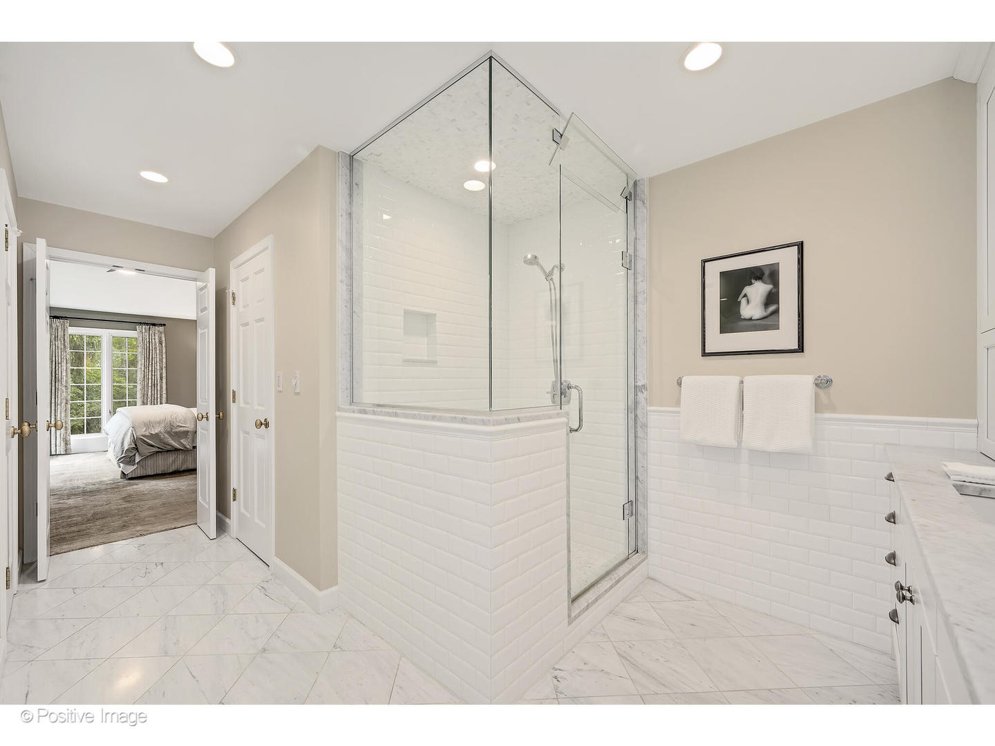 13 Tartan Ridge Road Burr Ridge, IL 60527 - Photo 21 of 37 a bathroom with a bathtub and a view of bathroom