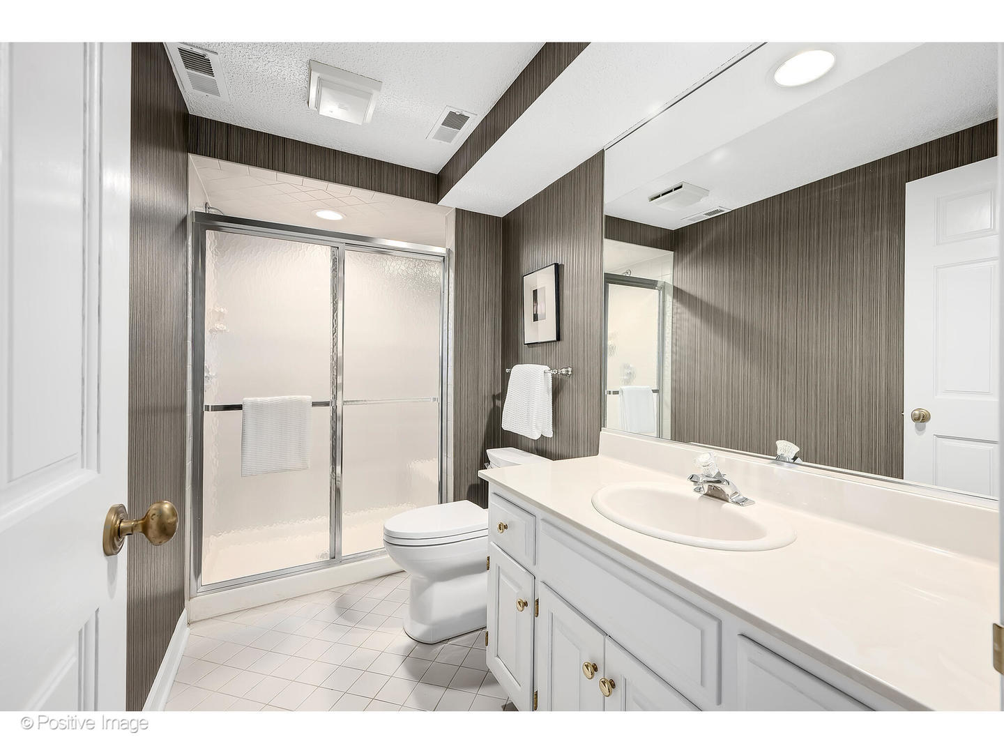 13 Tartan Ridge Road Burr Ridge, IL 60527 - Photo 33 of 37 a bathroom with a sink toilet and shower