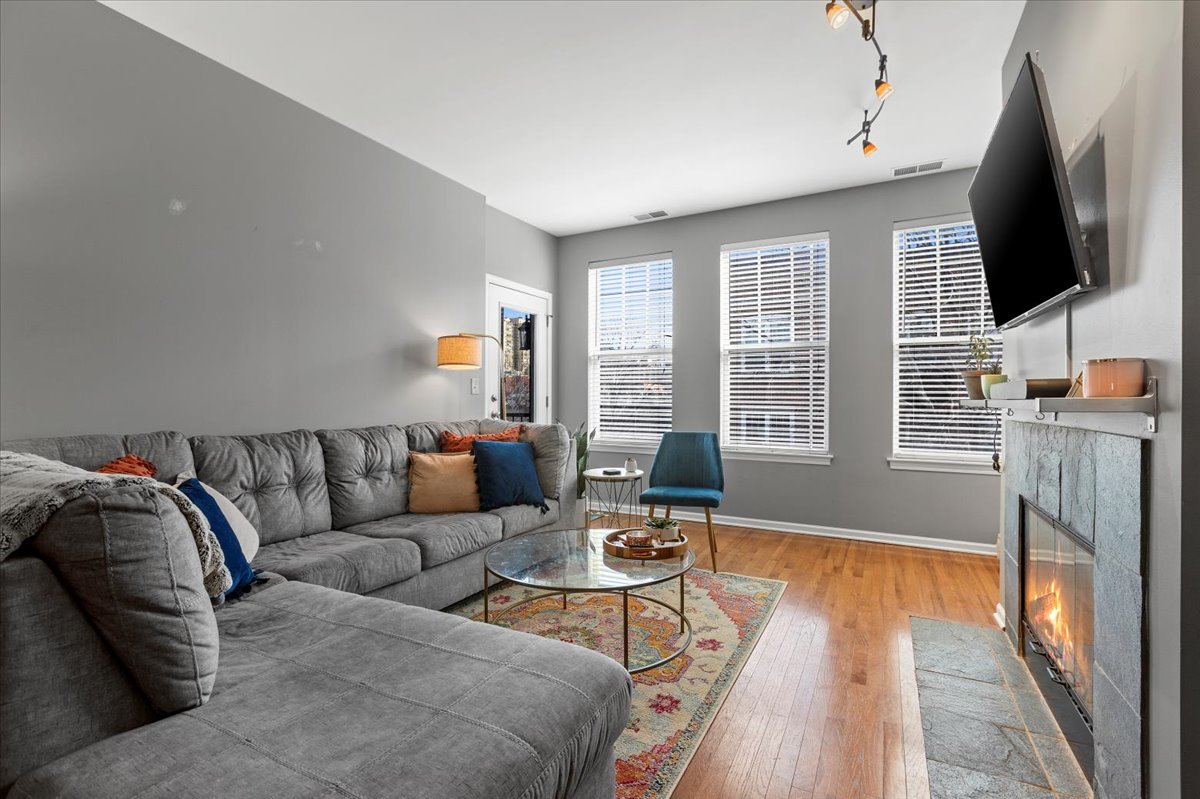 301 West Scott Street, Unit 104 Chicago, IL 60610 - Photo 5 of 20