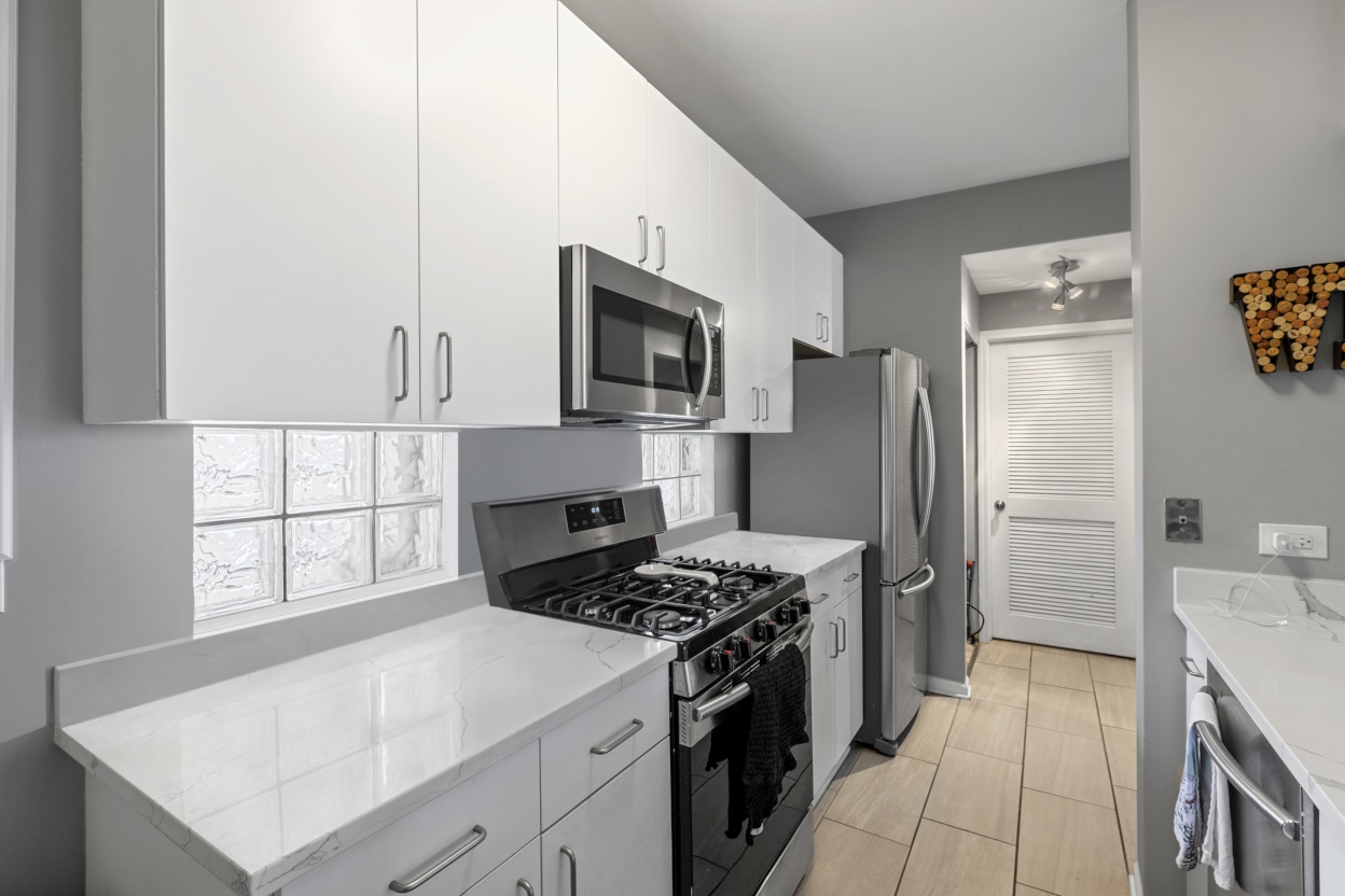 301 West Scott Street, Unit 104 Chicago, IL 60610 - Photo 10 of 20
