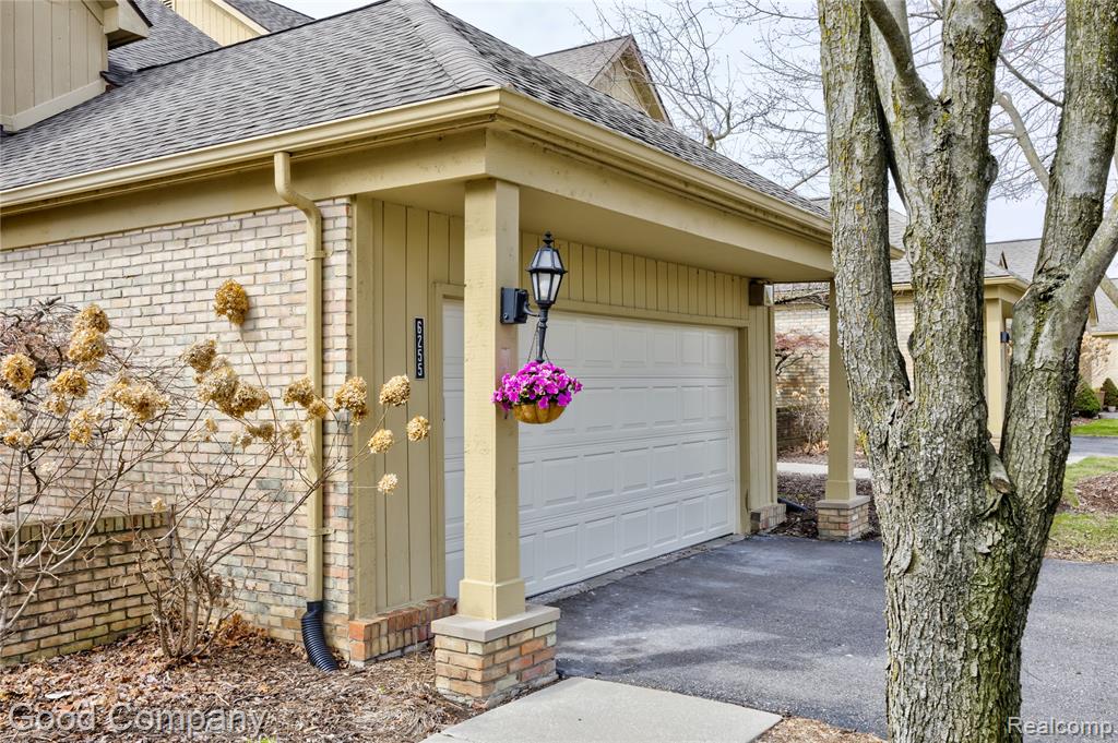 6255 Celeste Road West Bloomfield, MI 48322 - Photo 44 of 50