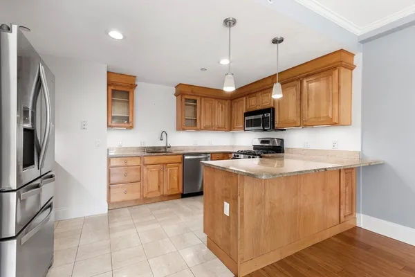 $3,800 | 225 Derby Street, Unit 504, Salem, MA 01970