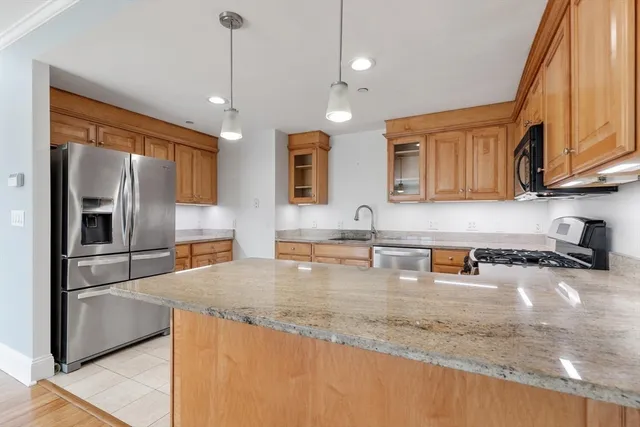 $3,800 | 225 Derby Street, Unit 504, Salem, MA 01970