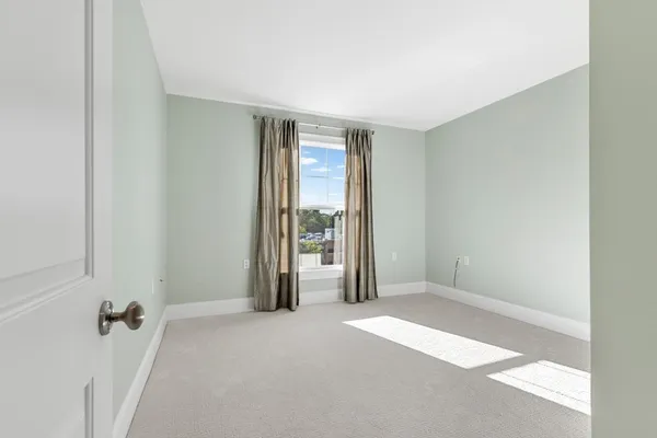 $3,800 | 225 Derby Street, Unit 504, Salem, MA 01970