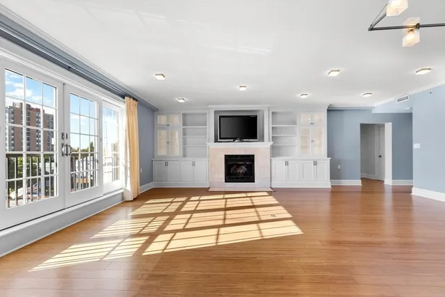 $3,800 | 225 Derby Street, Unit 504, Salem, MA 01970