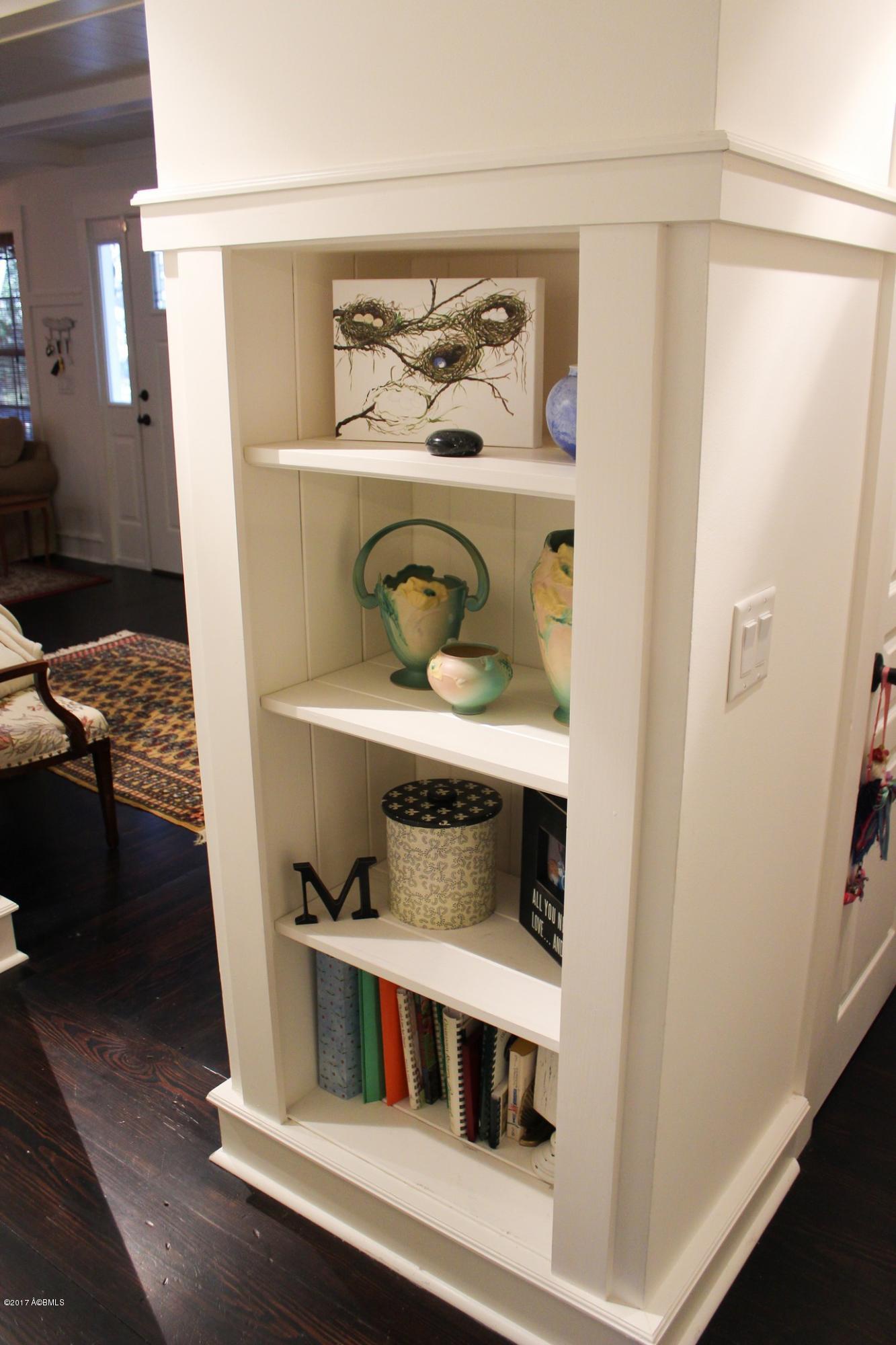 753 Sams Point Road Beaufort, SC 29907 - Photo 18 of 29 Hall Shelves