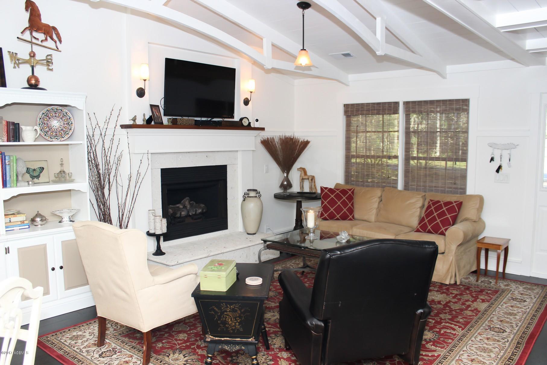 753 Sams Point Road Beaufort, SC 29907 - Photo 3 of 29 Living Room