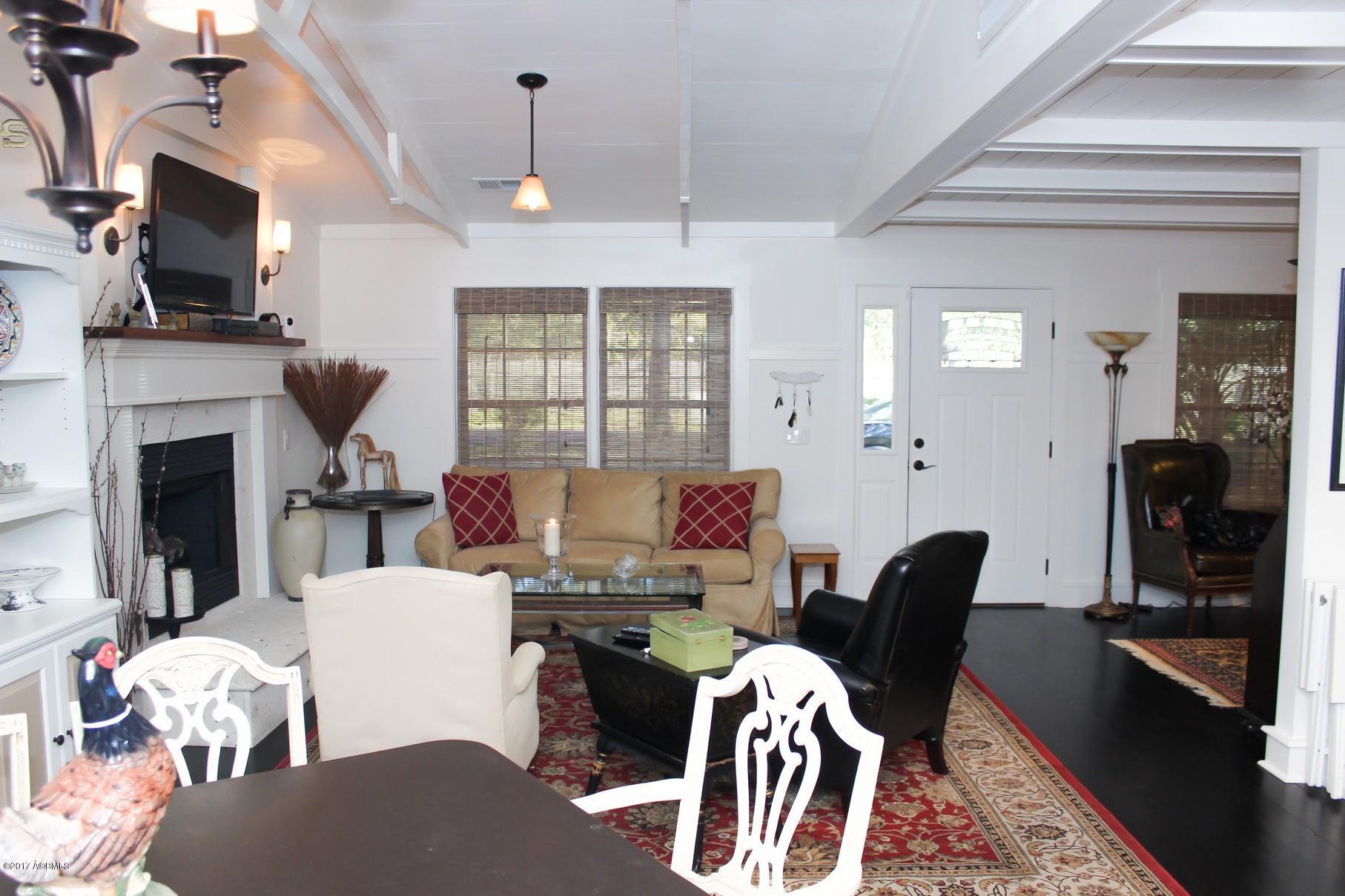 753 Sams Point Road Beaufort, SC 29907 - Photo 9 of 29 Living Room