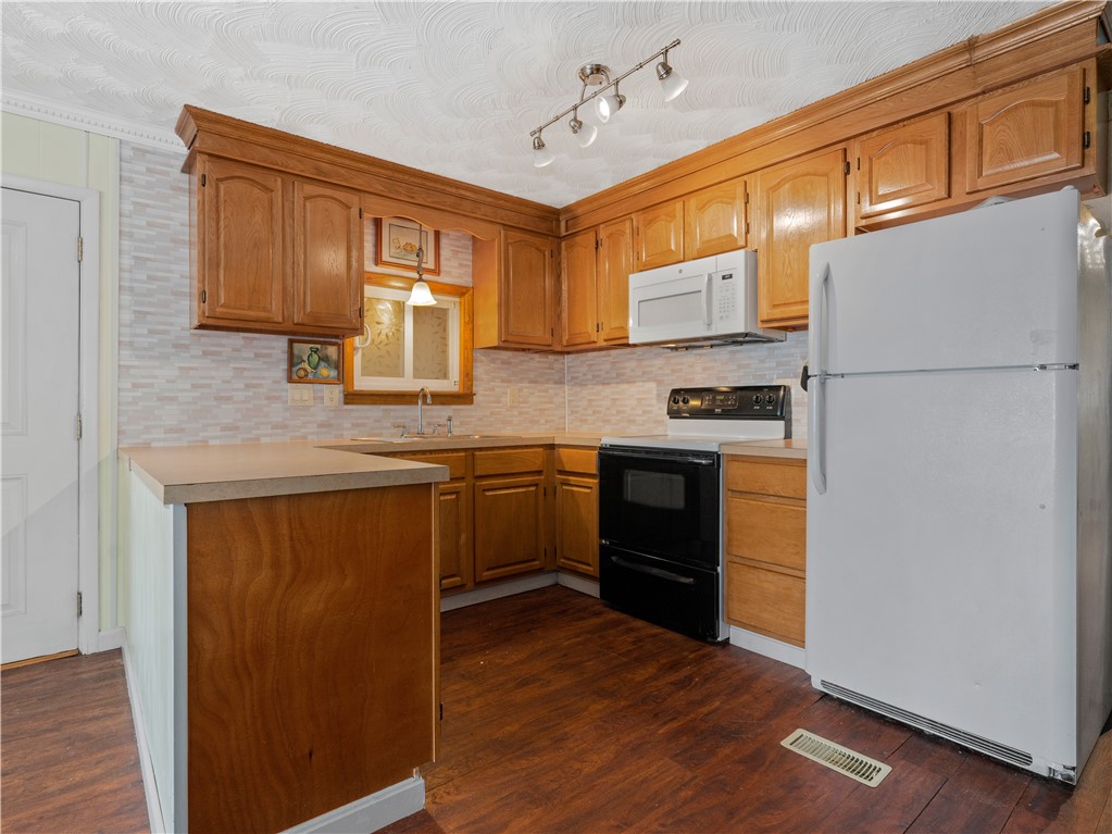 6 Lane East Coventry, RI 02816 - Photo 6 of 16 Gallery Image 6