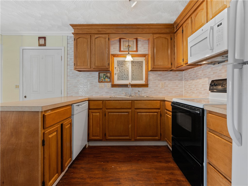 6 Lane East Coventry, RI 02816 - Photo 7 of 16 Gallery Image 7