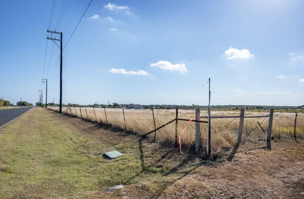$875,000 | 1841 County Road 305, Jarrell, TX 76537