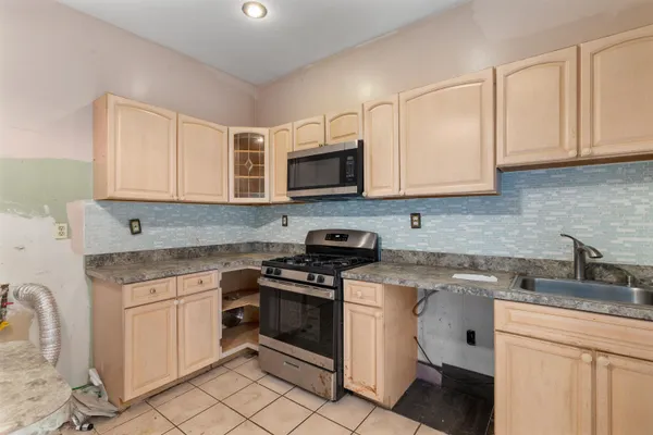 a view of a room with an empty space