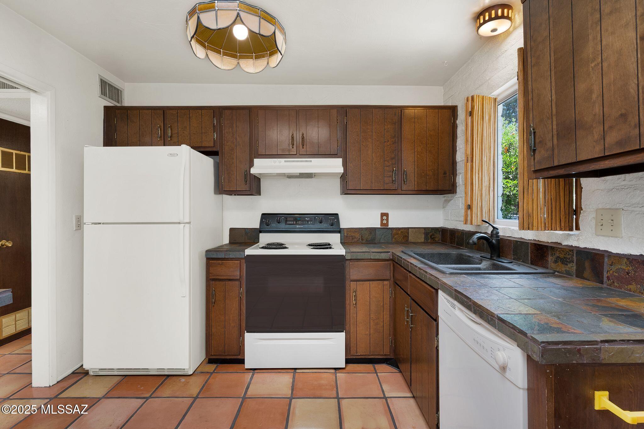 708 West Roller Coaster Road Tucson, AZ 85704 - Photo 8 of 20 Gallery Image 8