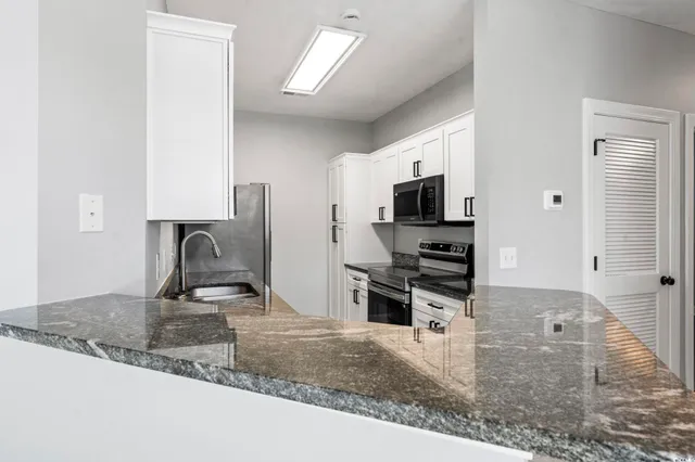 $195,000 | 100 Fountain Pointe Lane, Unit 301, Myrtle Beach, SC 29579