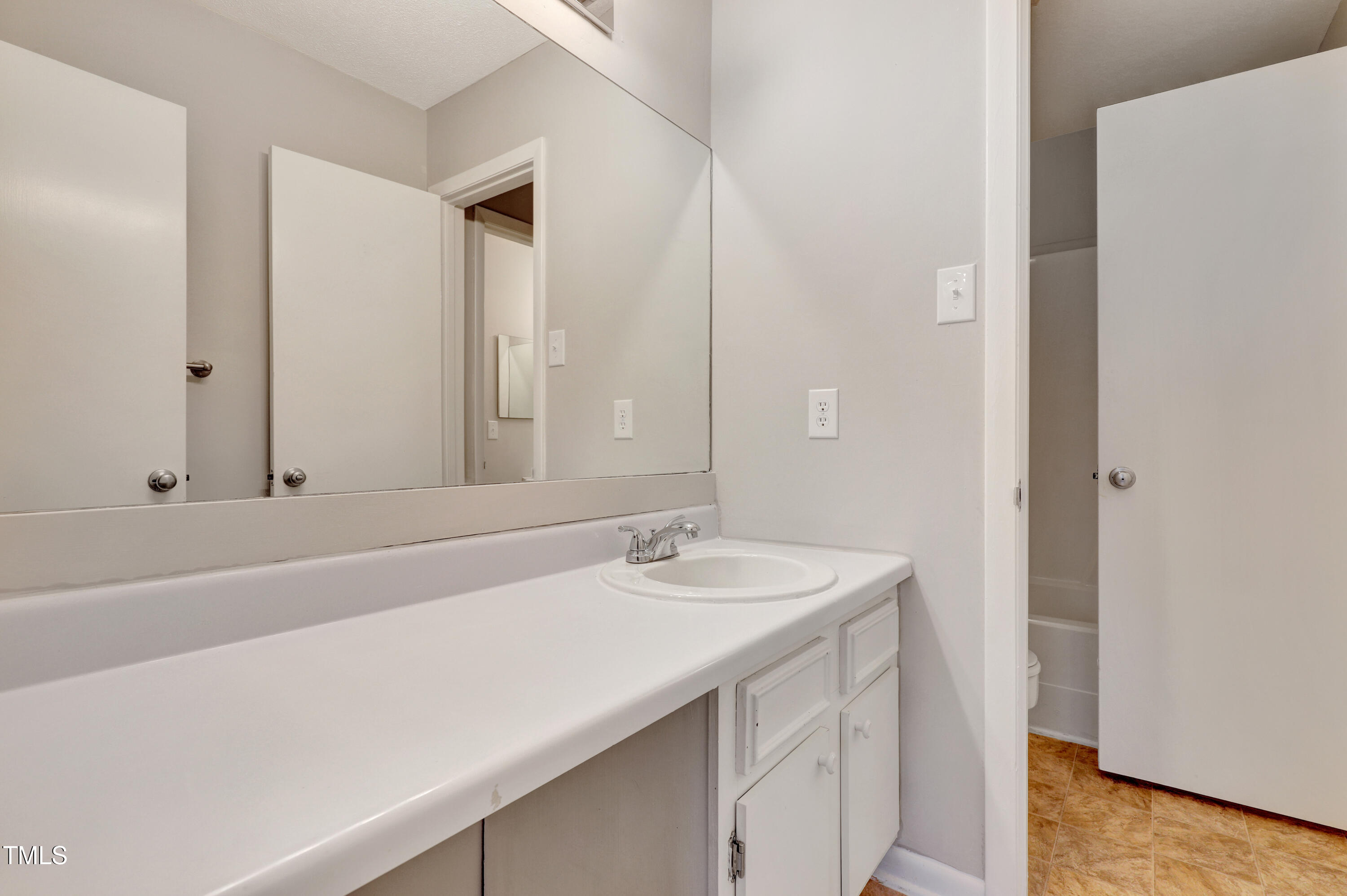 196 Ridge Trail Chapel Hill, NC 27516 - Photo 19 of 32 a bathroom with a sink and a bathtub