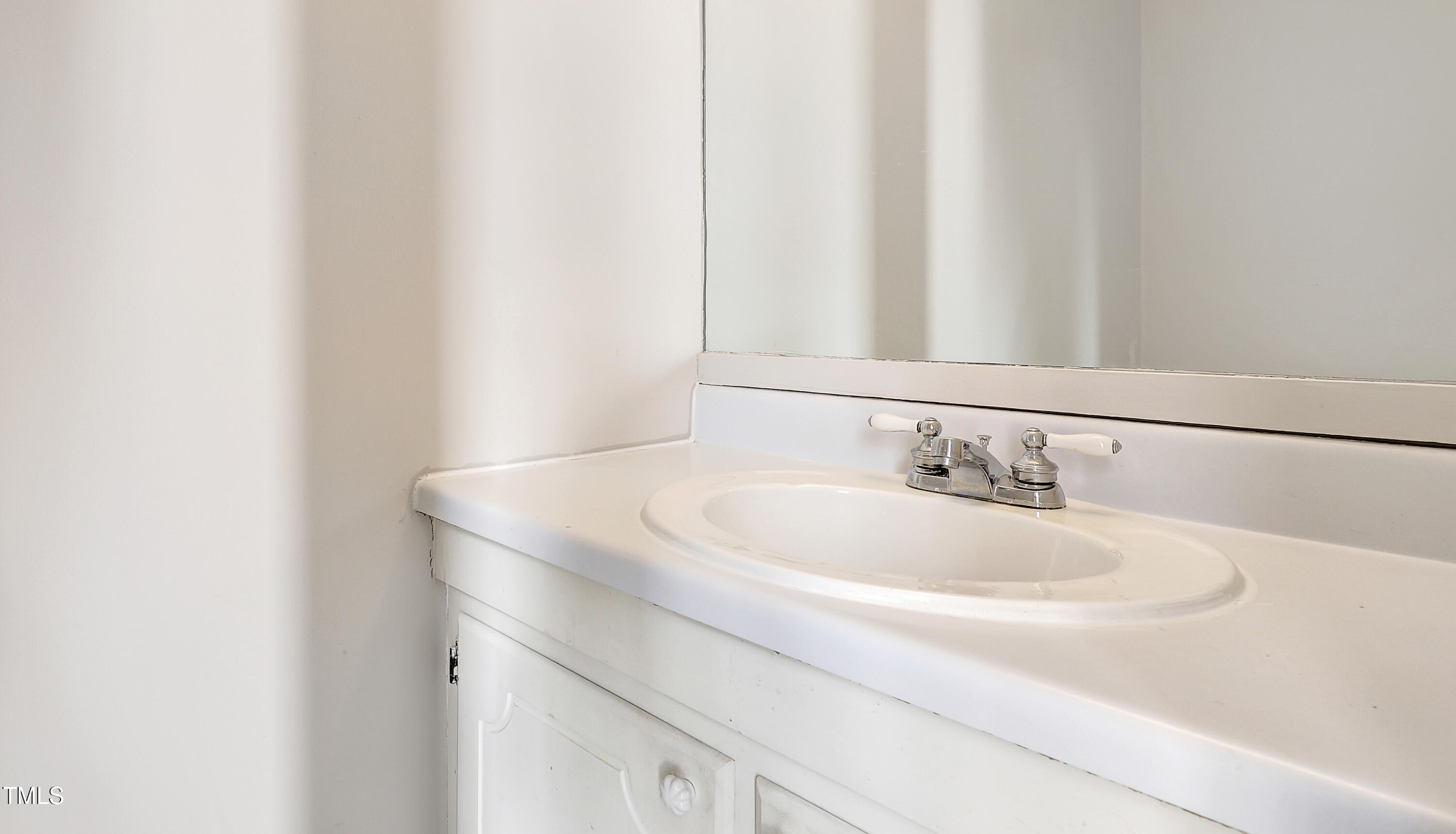 196 Ridge Trail Chapel Hill, NC 27516 - Photo 20 of 32 a bathroom with a sink and a white tub