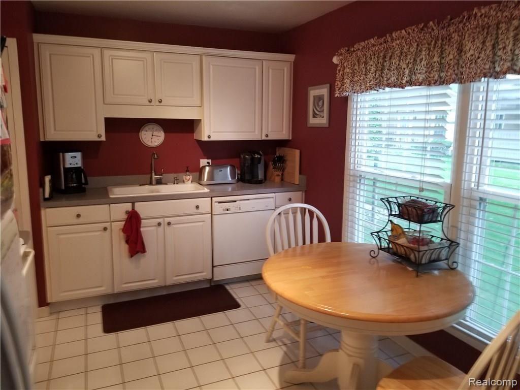 1272 Windmill Court Rochester Hills, MI 48306 - Photo 3 of 19