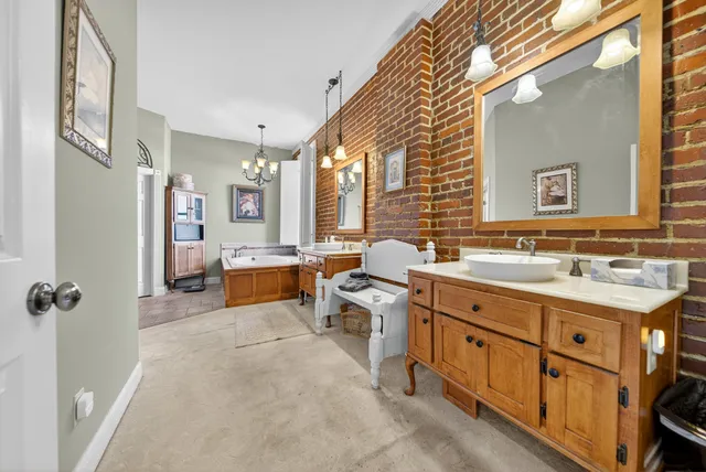 $1,200,000 | 109 East 7th Avenue, Springfield, TN 37172