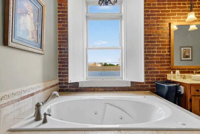 $1,200,000 | 109 East 7th Avenue, Springfield, TN 37172