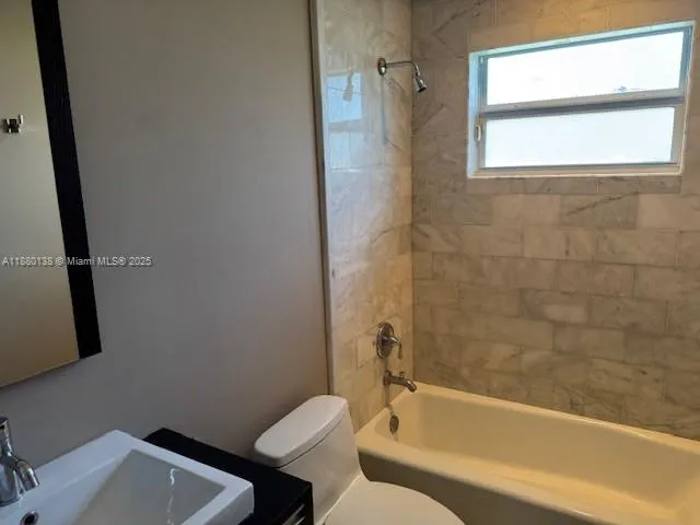 $8,000 | 200 Northeast 44th Street, Miami, FL 33137